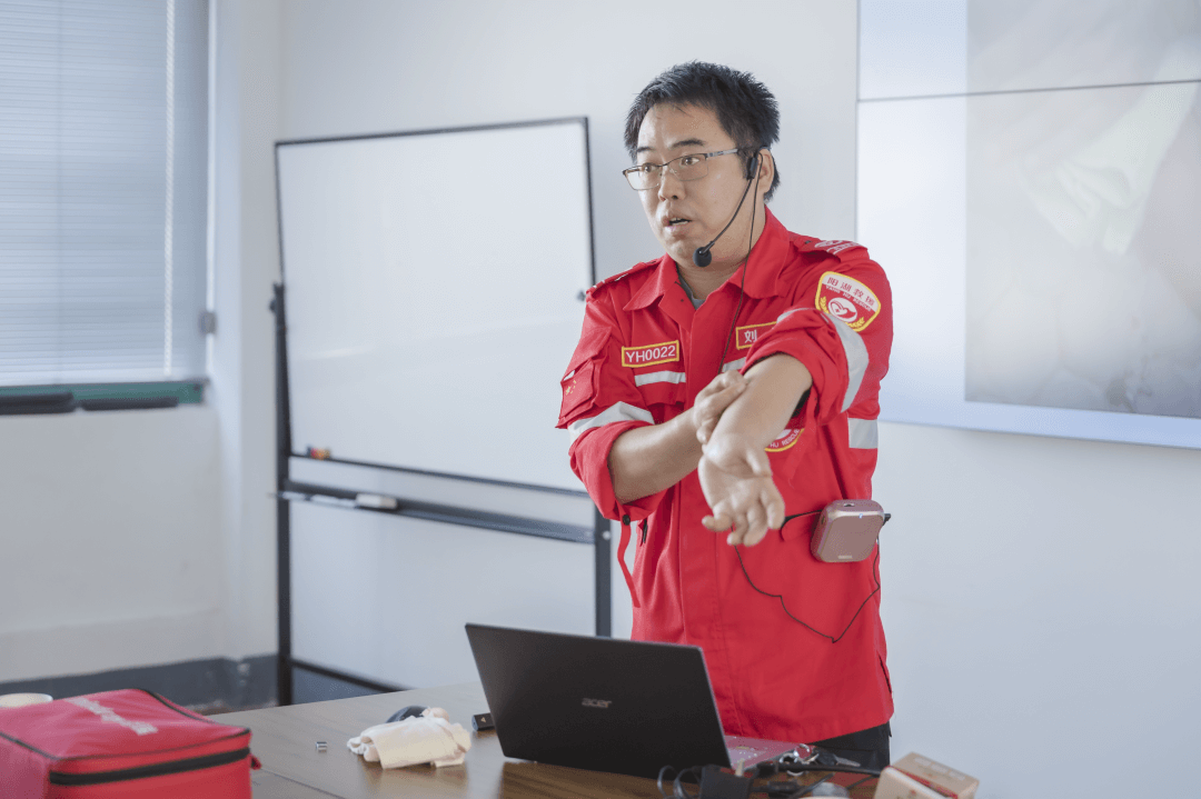 坤维科技开展应急救护培训